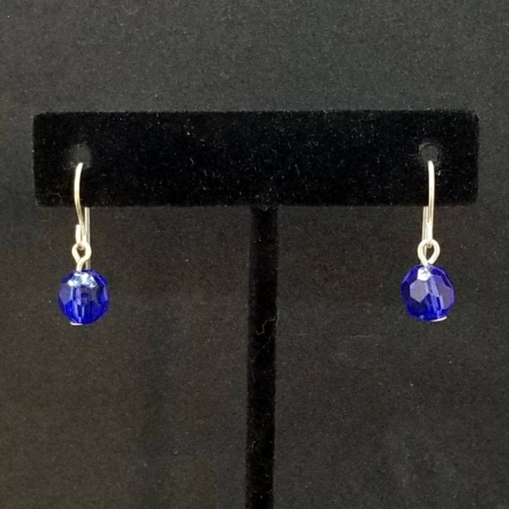 Deep blue crystal earrings 💙